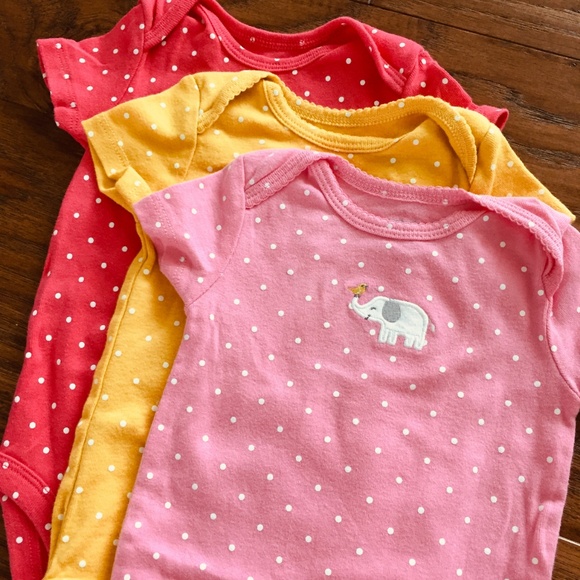 ✨Carter’s 6 Piece 6 Month Old Onesie Set - Picture 2 of 5